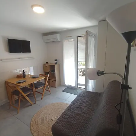 2rb40 Tres Joli Vue Apartment
